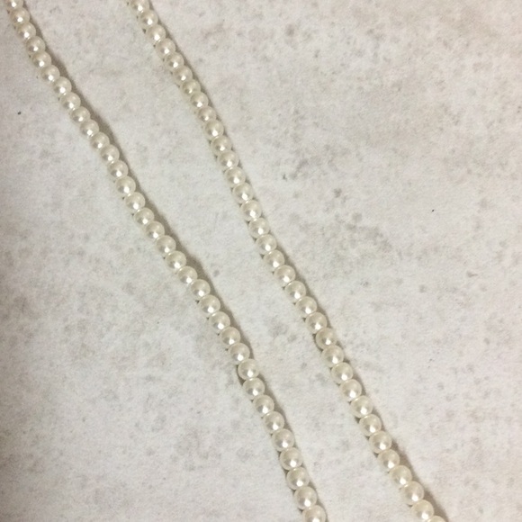 Small white Pearl with bling Pearl drop necklace - Picture 4 of 6